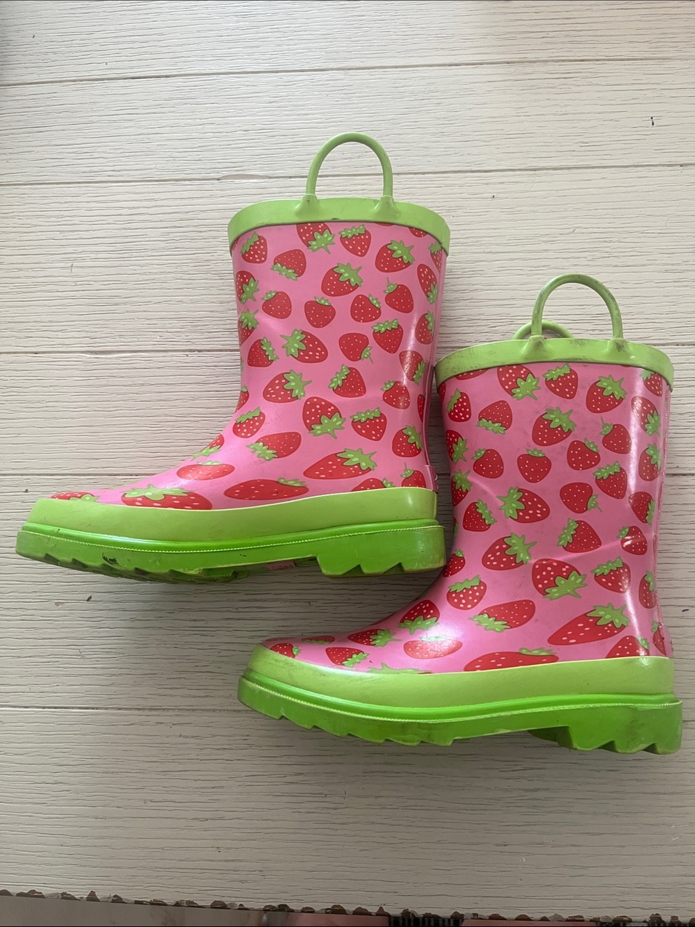 Little Girls Strawberry Print Rubber Boots Pull on Size 13/1 Pink & Green